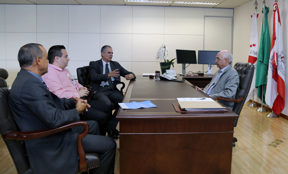 o presidente do Conselho de Economia e diretor executivo foram recebidos no gabinete da Presidência  (Foto: Thiago Rios Gomes)